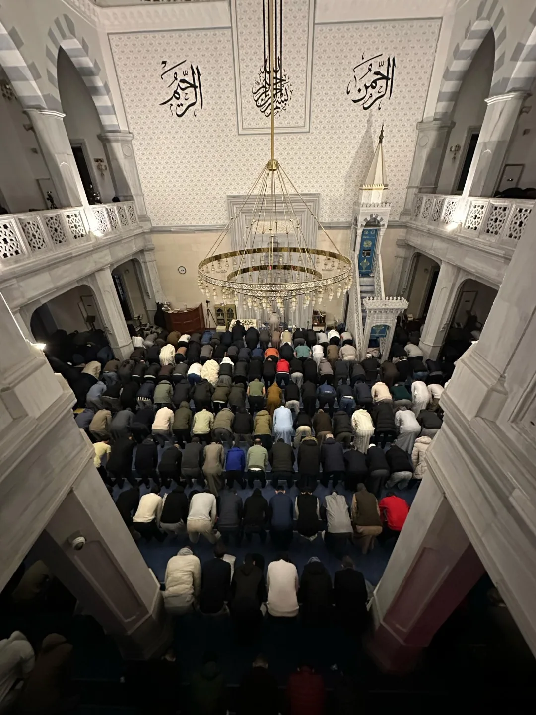 تراويحان كل ليلة، وتختم الجماعة القرآن مرتين قبل انقضاء الشهر.